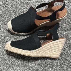 Stylish Black Wedge Sandals